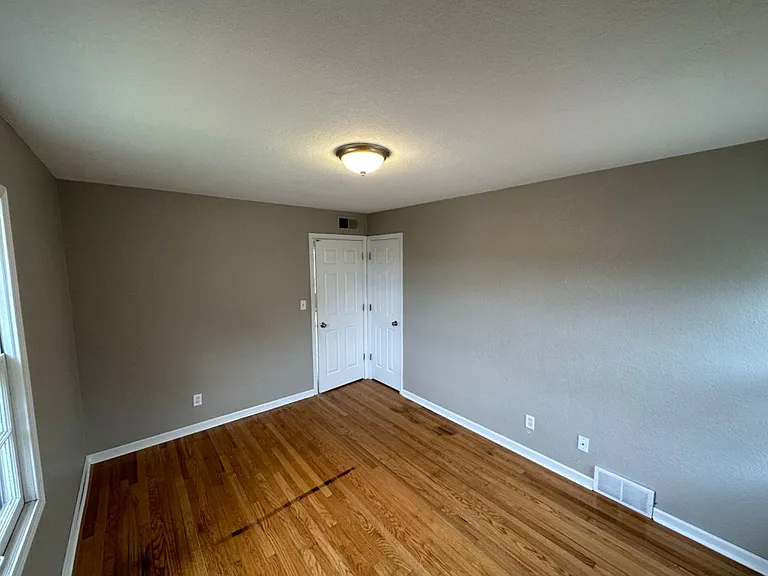 1243 Glenview Ave (4 unit) — Photo 5