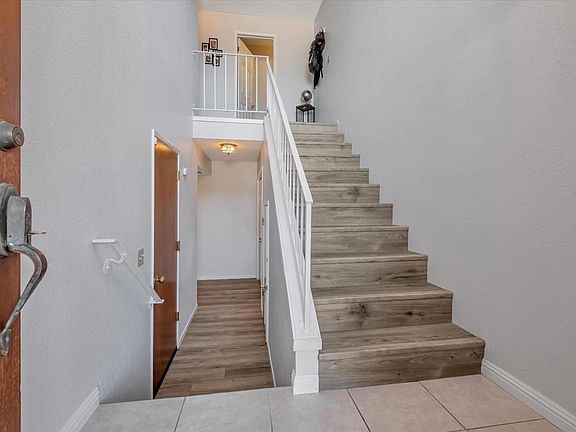 4th image of 18 Carriage Ln