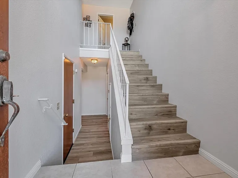18 Carriage Ln — Photo 4