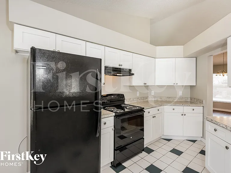 2738 Springfield Dr — Photo 6