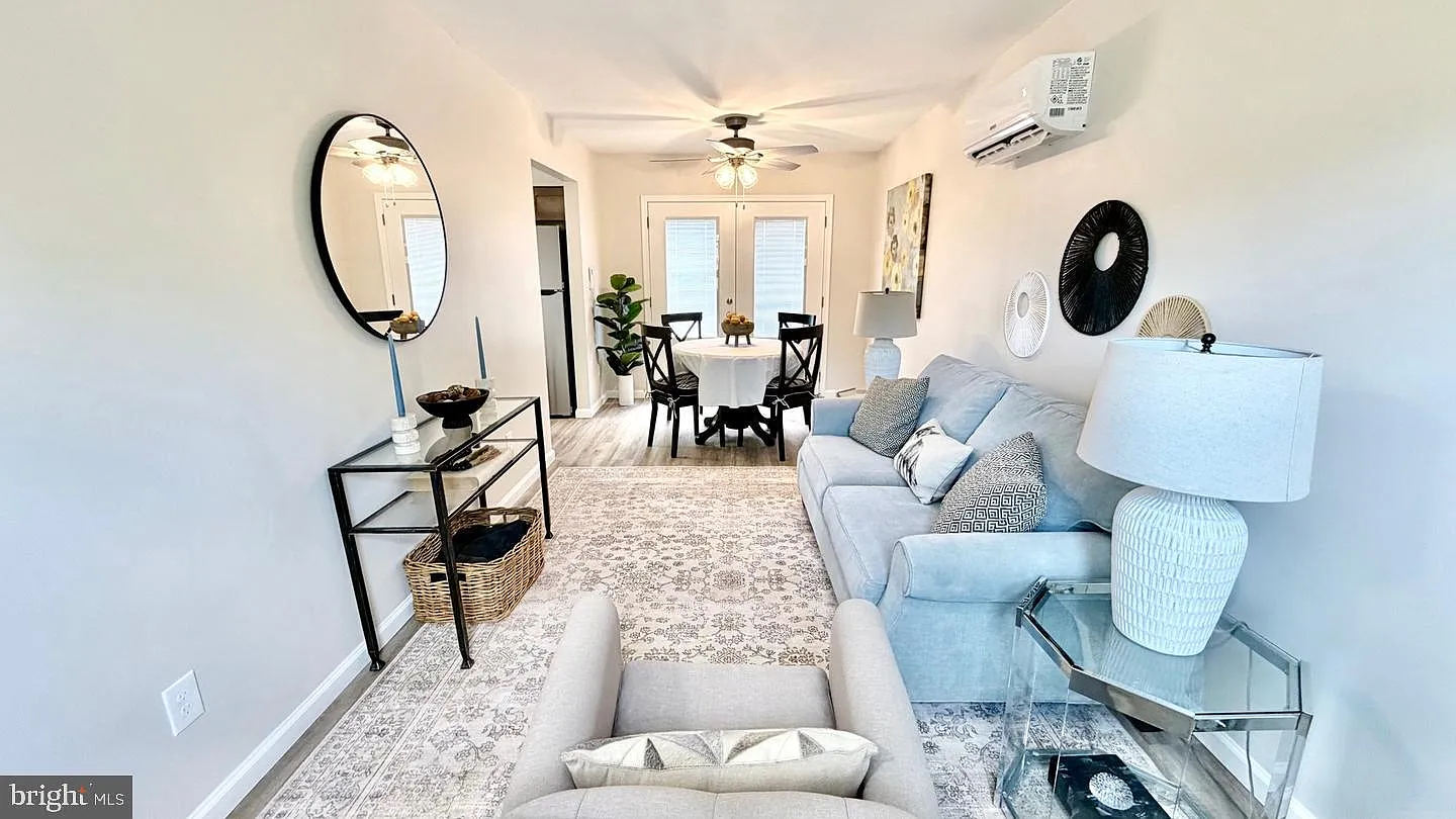 3 bed, 1.0 bath, 975 sqft, $2,150 — Photo 4