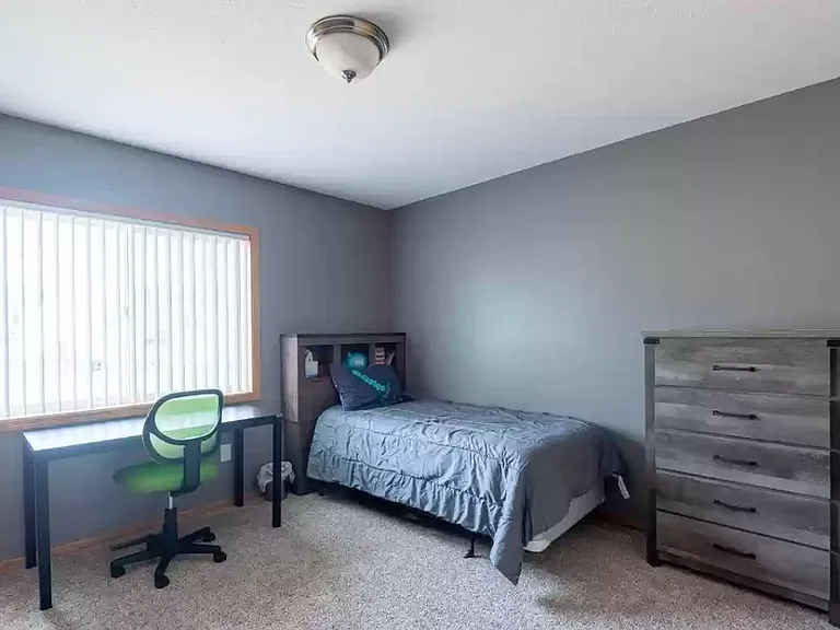 2109 Linden Trl — Photo 10