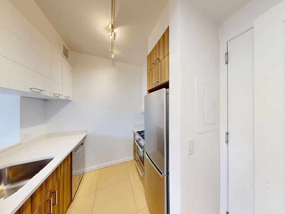 775 Columbus Ave #8E