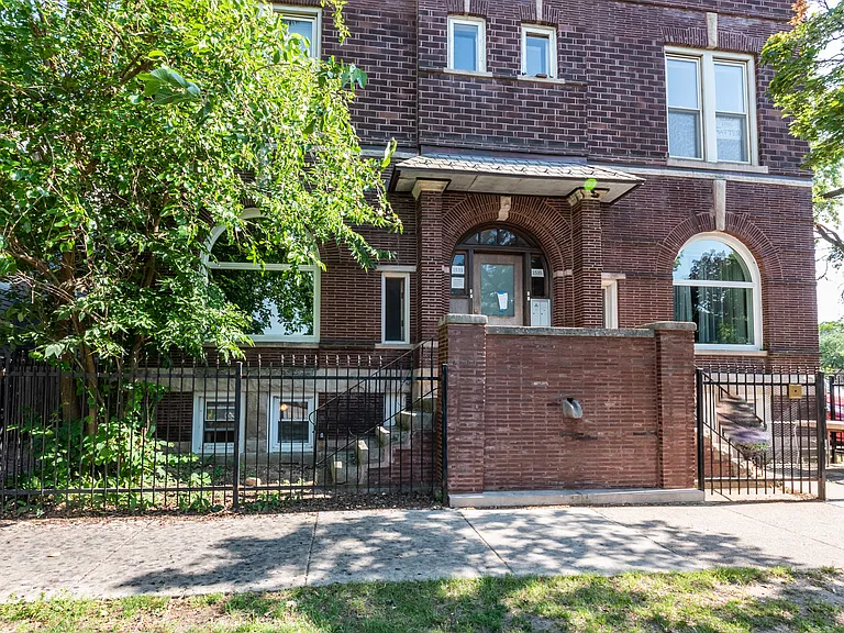 1533 W Leland Ave #GARDEN — Photo 2