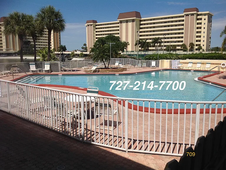4600 Cove Cir #709 — Photo 1