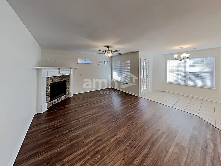 413 Village Way — Photo 5