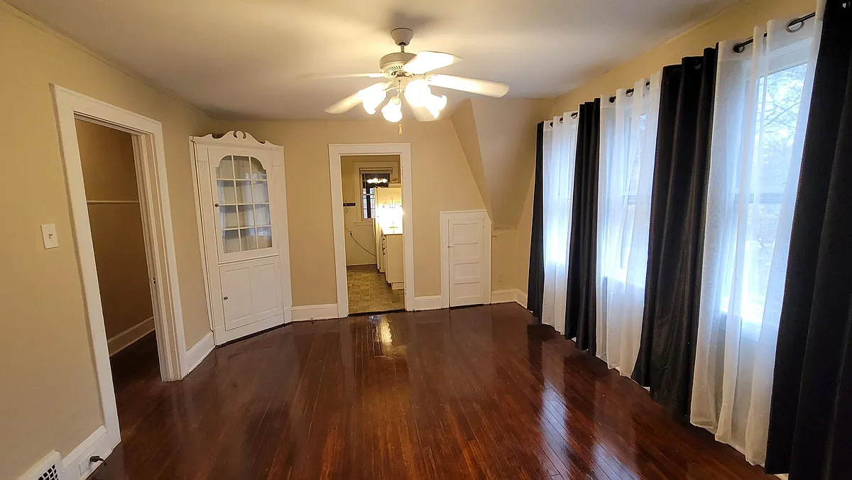 large dining room - 109 N Rose Blvd #3