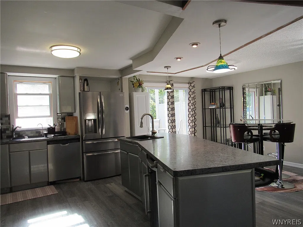 3 bed, 1.5 bath, 1631 sqft, $3,000 — Photo 4