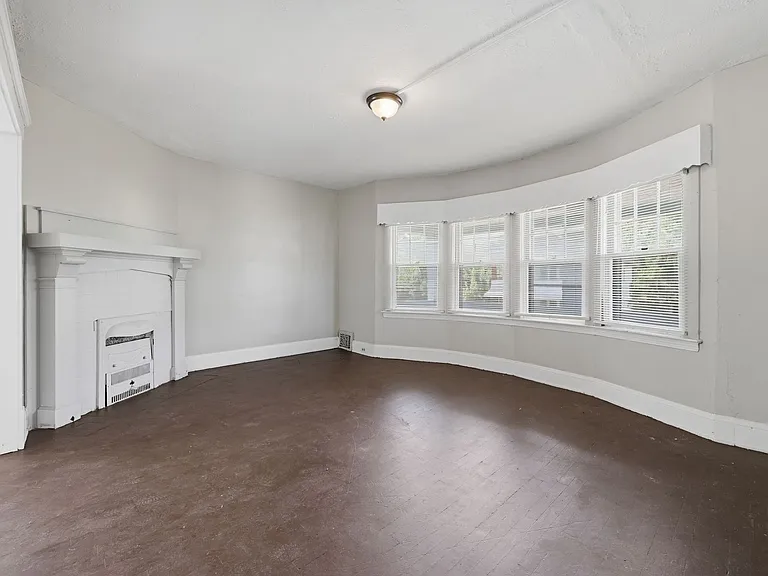 11611 Fairport Avenue — Photo 21