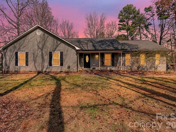 3rd image of 7795 Old Post Rd