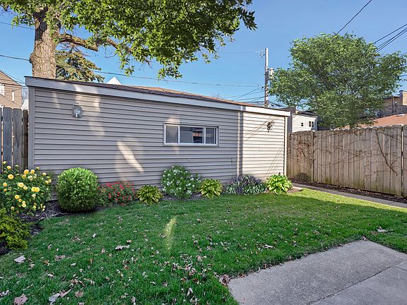 3rd image of 4717 N Maplewood Ave