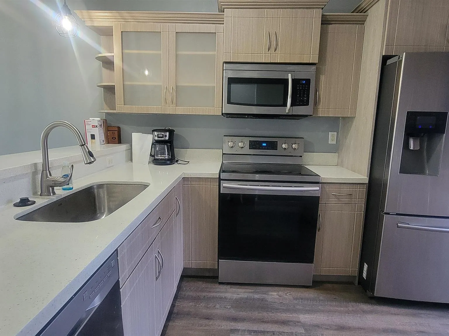 2 bed, 2.0 bath, 912 sqft, $2,600 — Photo 3