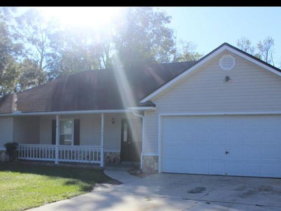 Closer look to front of the house