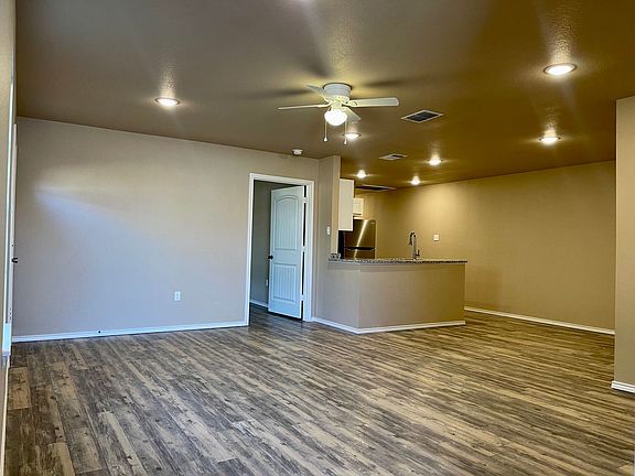 3rd image of 1019 Preston Trl #B