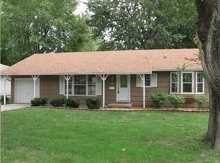 9409 Fairwood Dr, Kansas City, MO 64138