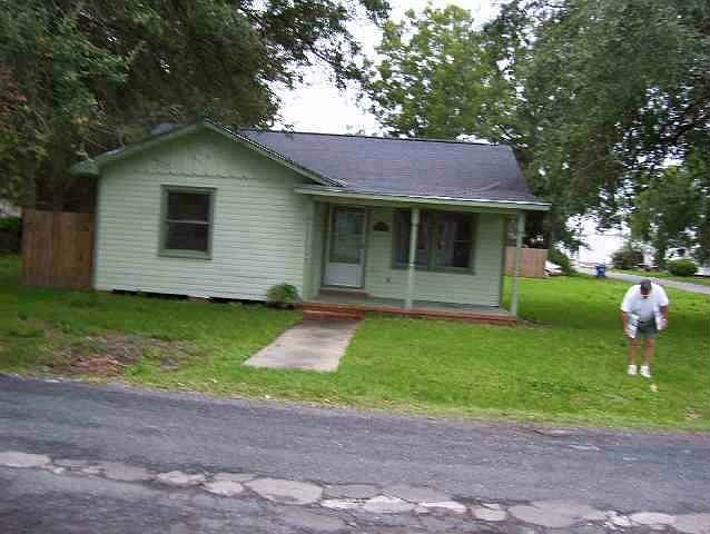 1st image of 310 E Avenue J