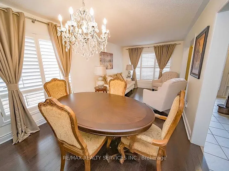 993 Huffman Cres — Photo 12