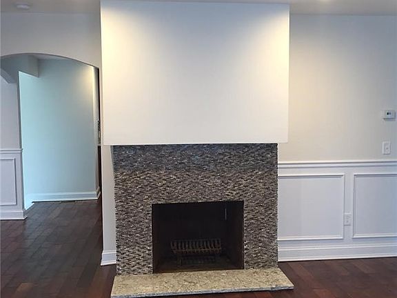 4th image of 160 Union Ave