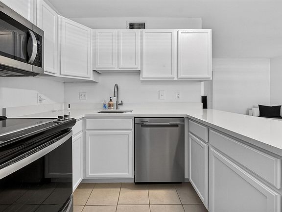 4th image of 2660 NE 8th Avenue #216