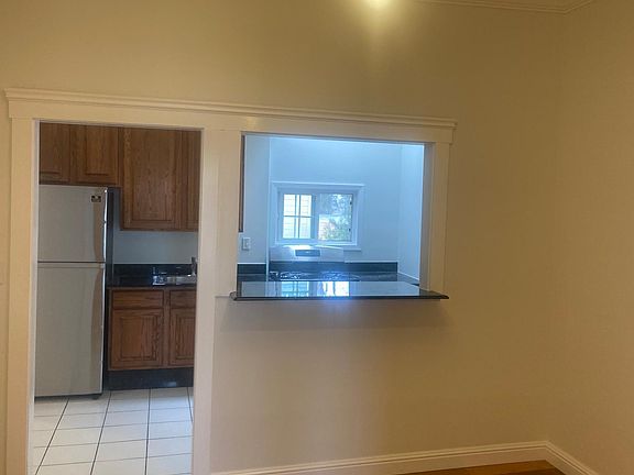 4th image of 1365 Hampshire St APT 3