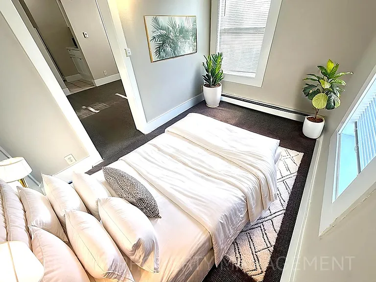 322 E 15th St #4 — Photo 12