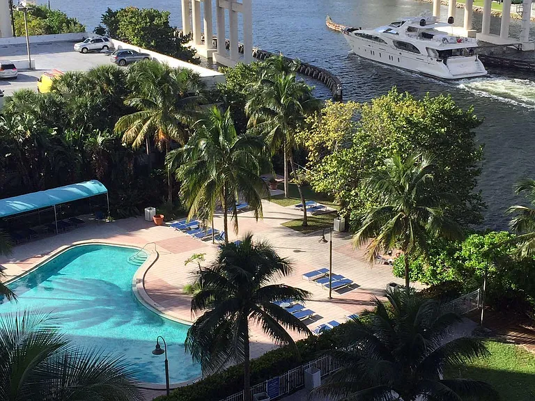 19390 Collins Ave #615 — Photo 9