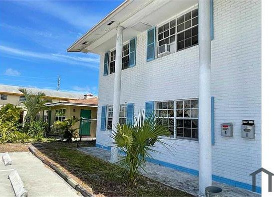 2nd image of 237 W Blue Heron Blvd APT 2