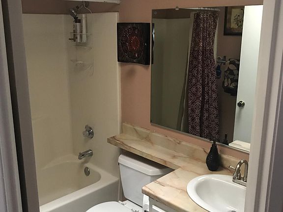 4th image of 208 Honeysuckle Ln
