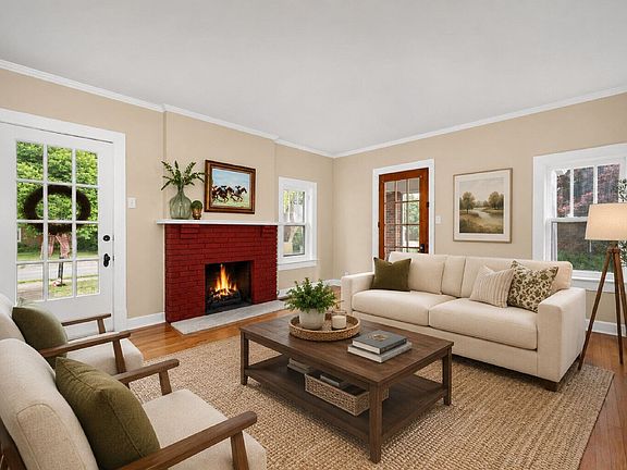 2nd image of 211 Kingwood Dr