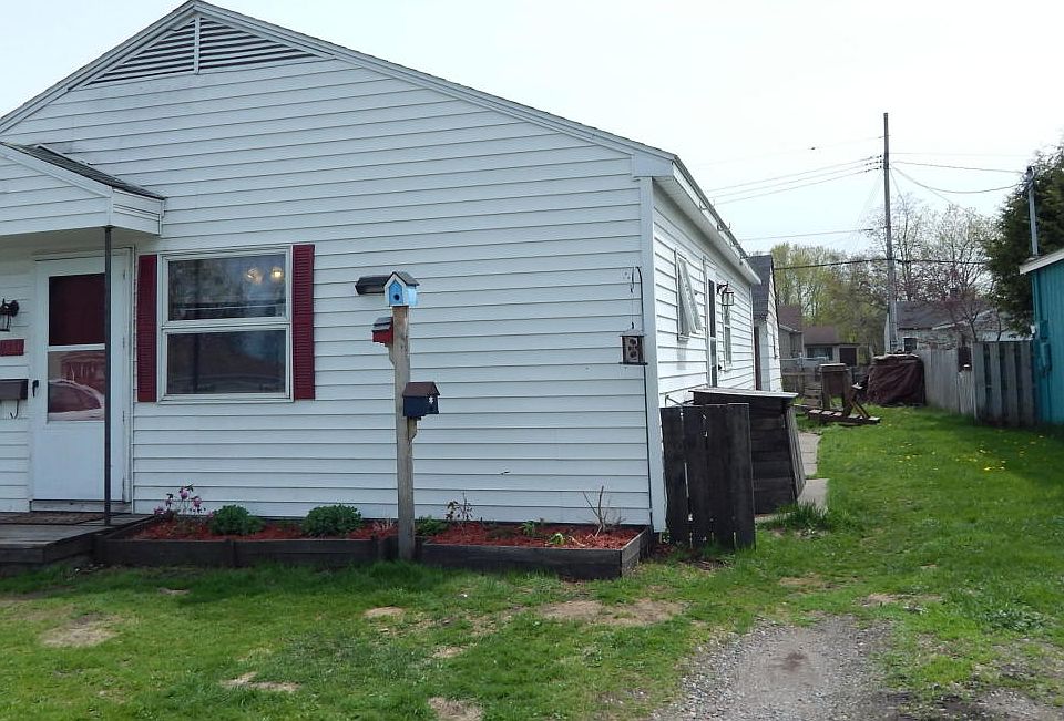 1st image of 810 E 8th Ave