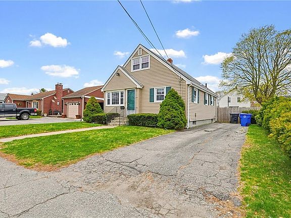 2nd image of 299 Woodward Ave