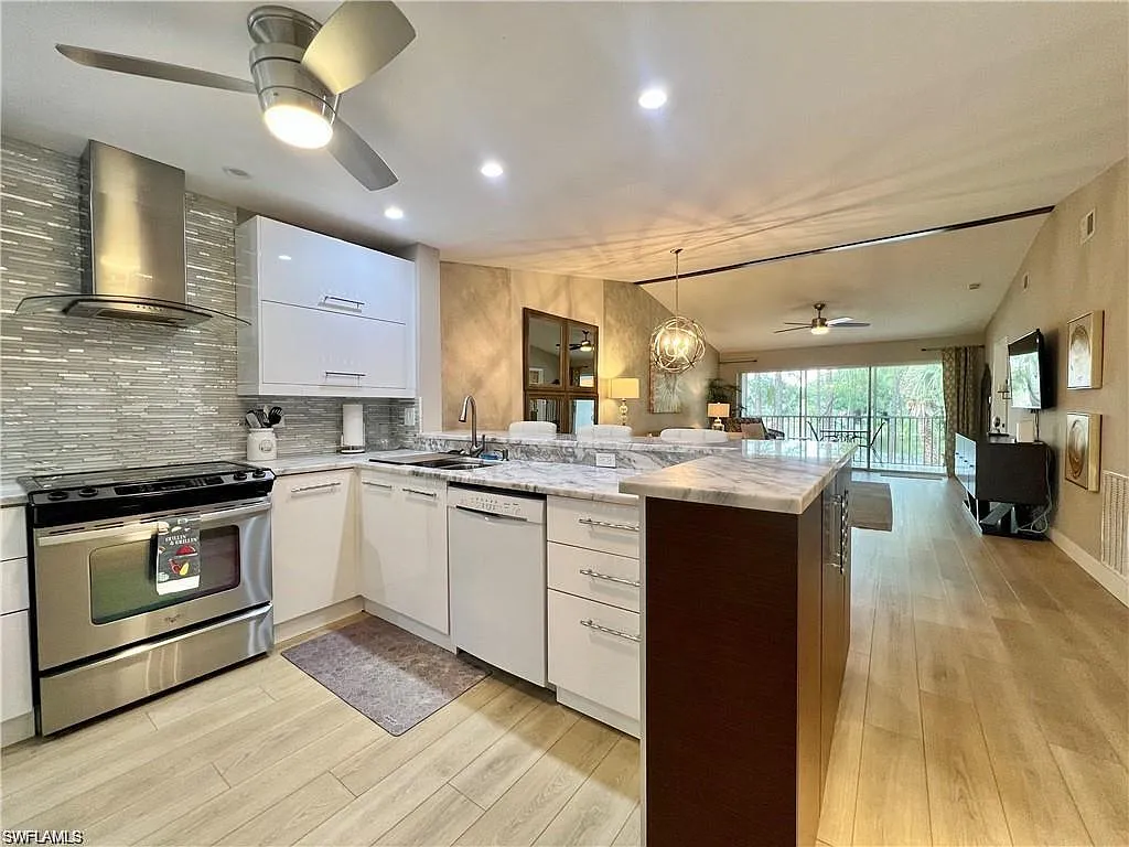 3 bed, 2.0 bath, 1370 sqft, $2,300 — Photo 1