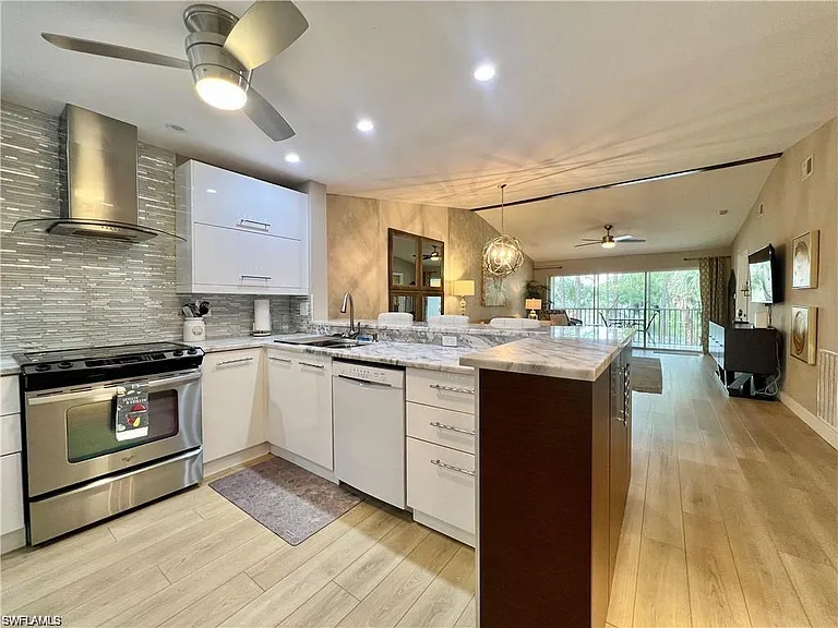 1120 Sarah Jean Cir #B-205 — Photo 1