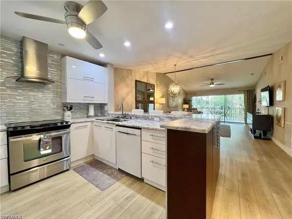 1120 Sarah Jean Cir APT 205, Naples, FL 34110