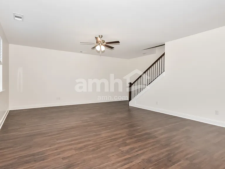 906 Ronnie Rd — Photo 6