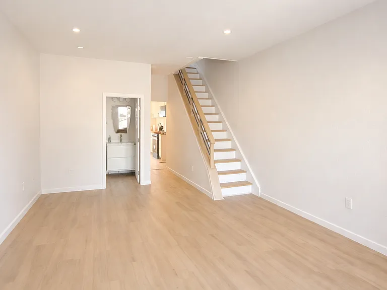 824 Elm St — Photo 5