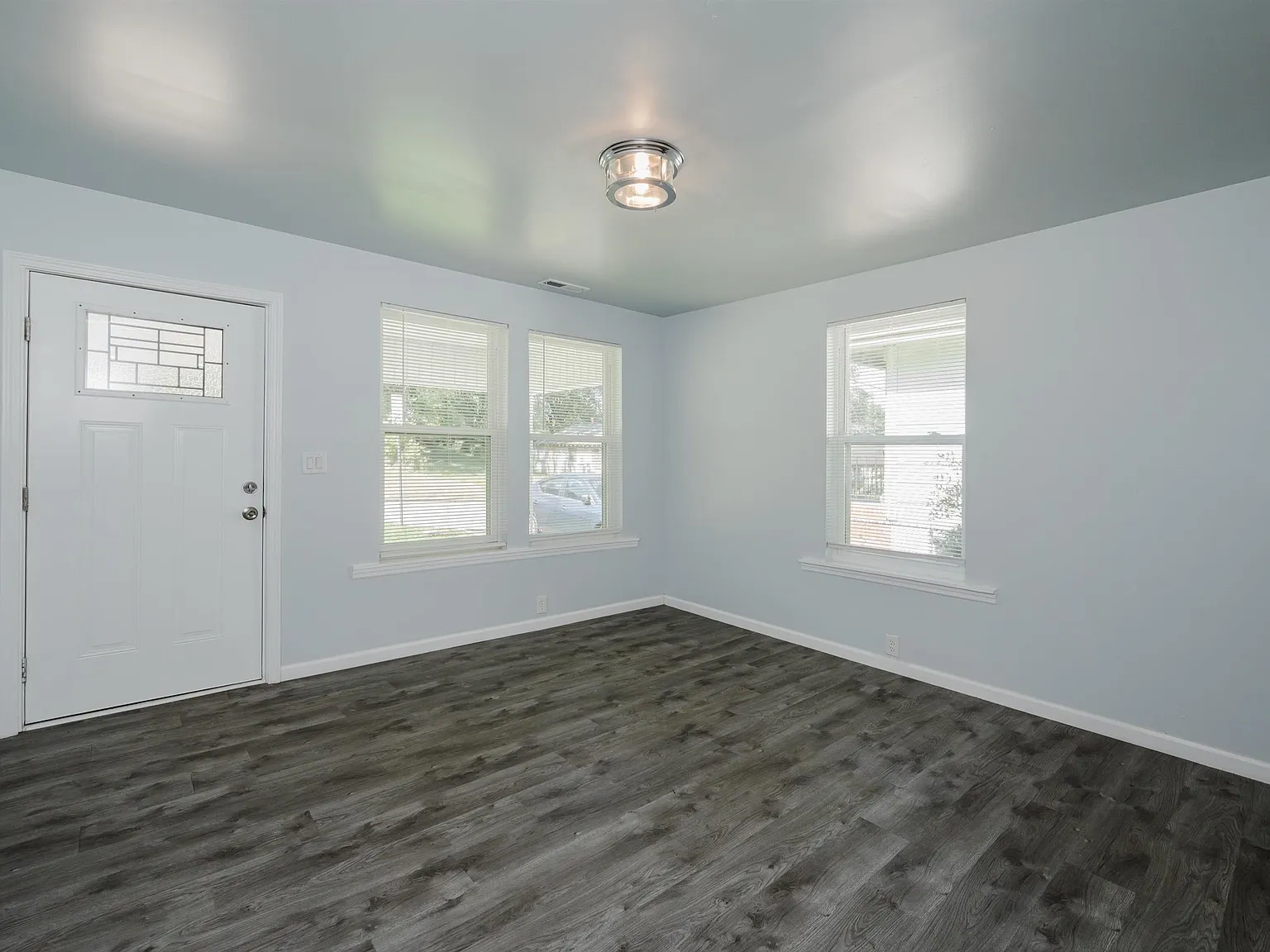 3 bed, 1.0 bath, $1,350 — Photo 2