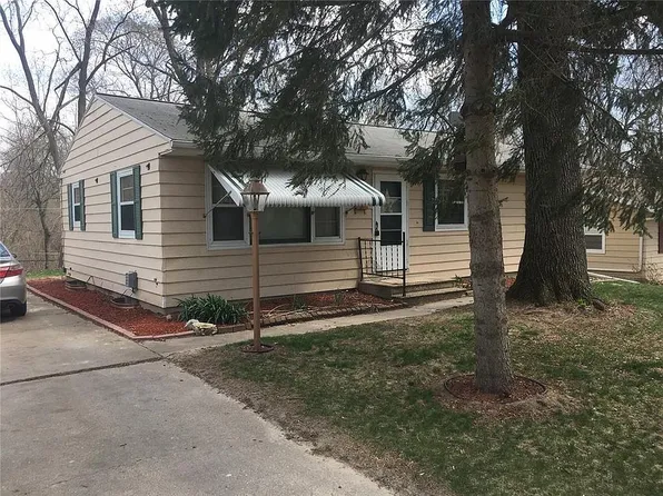 1424 38th St SE, Cedar Rapids, IA 52403