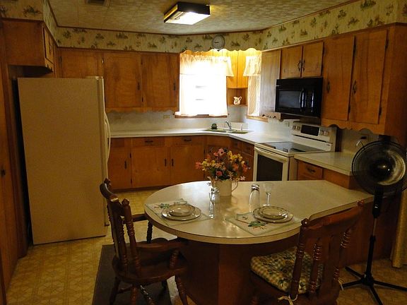 4th image of 266 Clay Banks Dr