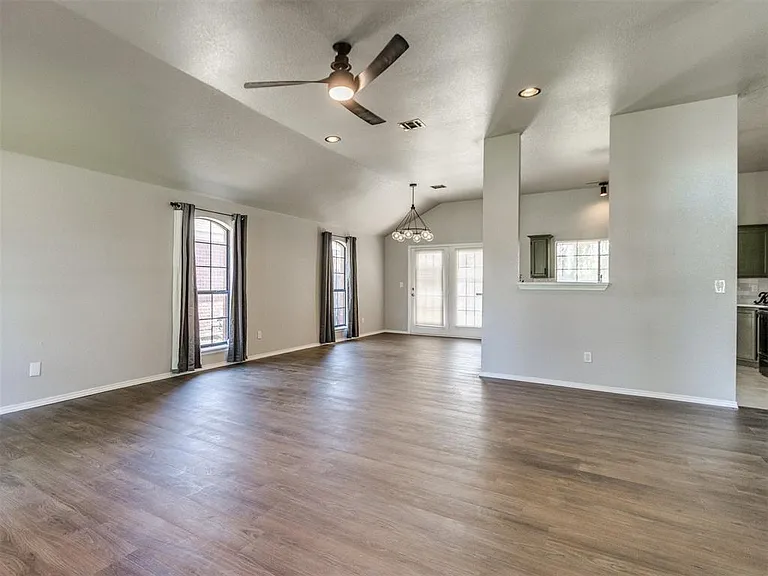 13300 S Robinson Ave — Photo 4