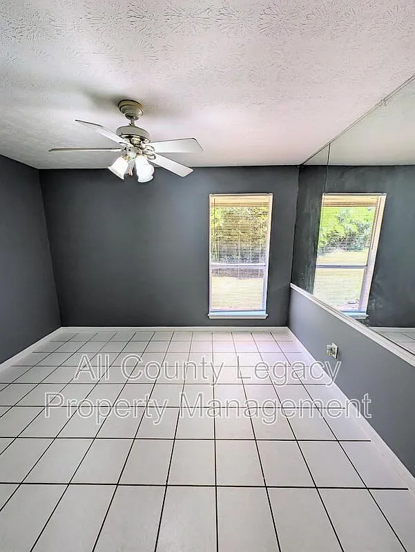 3 bed, 2.0 bath, 1336 sqft, $1,395 — Photo 3