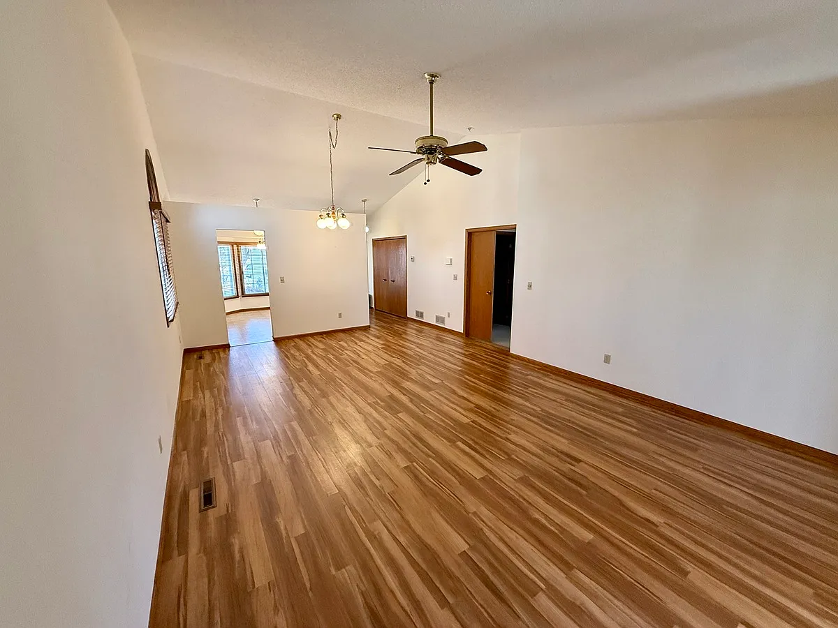 2 bed, 1380 sqft, $2,550 — Photo 3