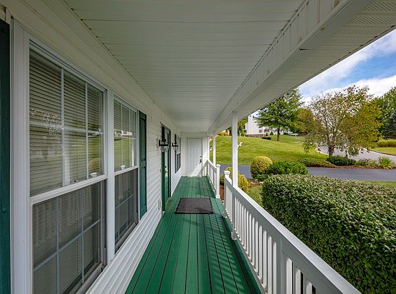 4th image of 35 Sapphire Ave
