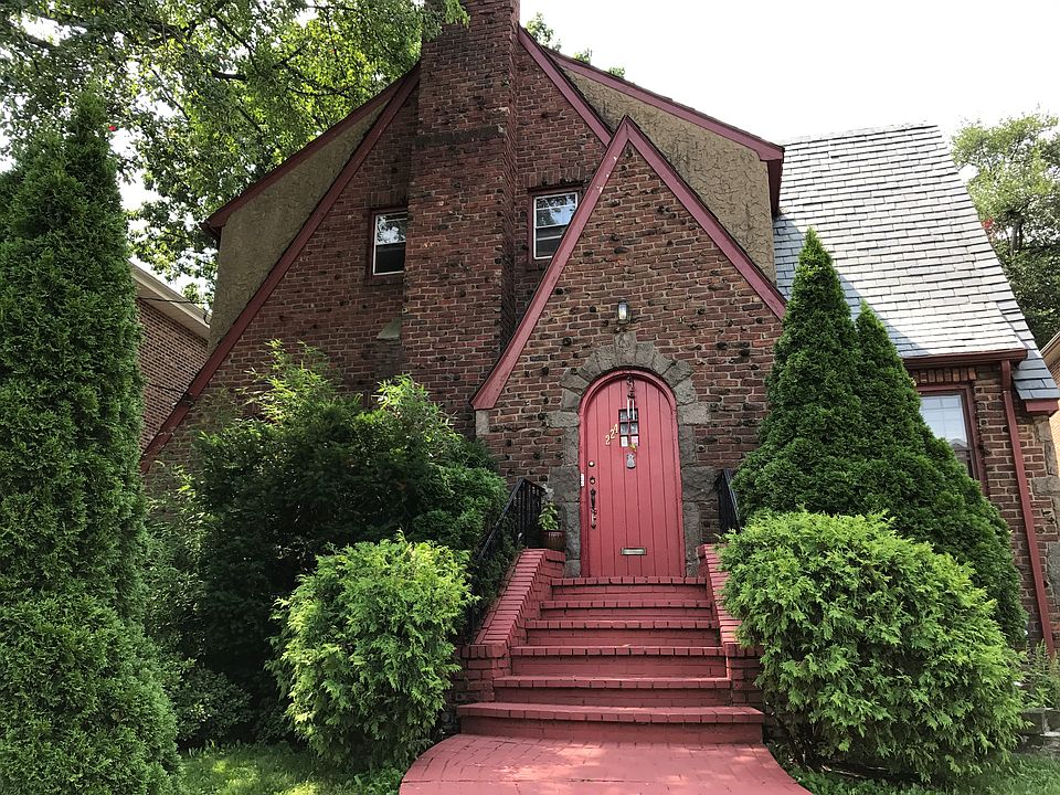 Beautiful unique Tutor 