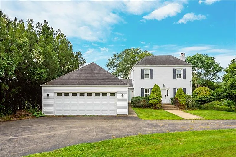 1192 Magee Rd photo 1