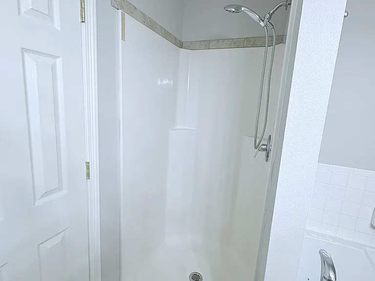 4389 E Holiday Dr — Photo 13