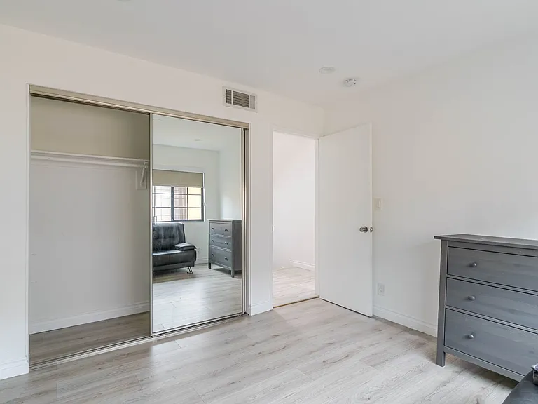 5820 Yolanda Ave #5 — Photo 17