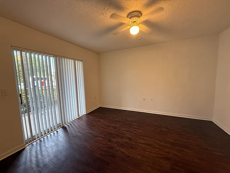 231 SW Palm Dr #107 — Photo 9