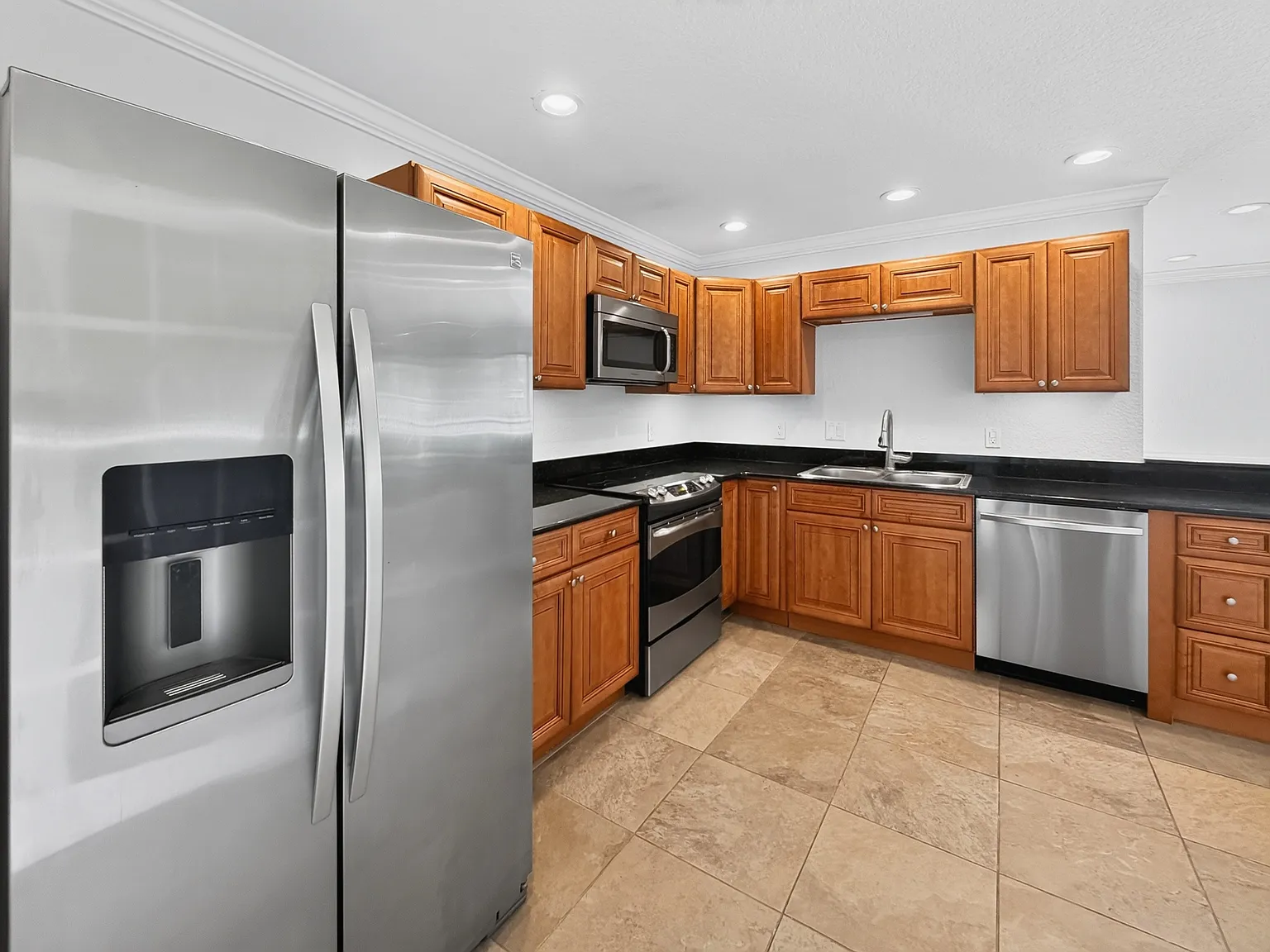 2 bed, 1024 sqft, $1,750 — Photo 2