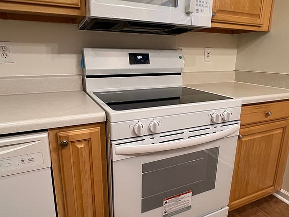 5th image of 867 Pelican Bay Dr